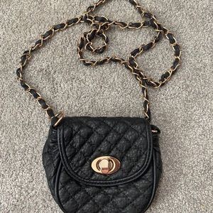 Chic mini black back with chain gold hardware